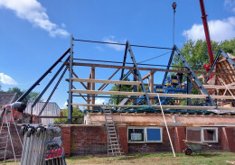 Staalconstructie en sandwichpanelen boerderij